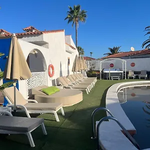 Rainbow Golf Bungalows, Gay Men-only База отдыха
